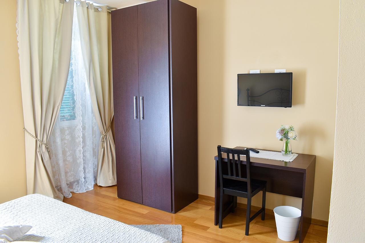 Affittacamere In Piazzetta Sarzana Εξωτερικό φωτογραφία